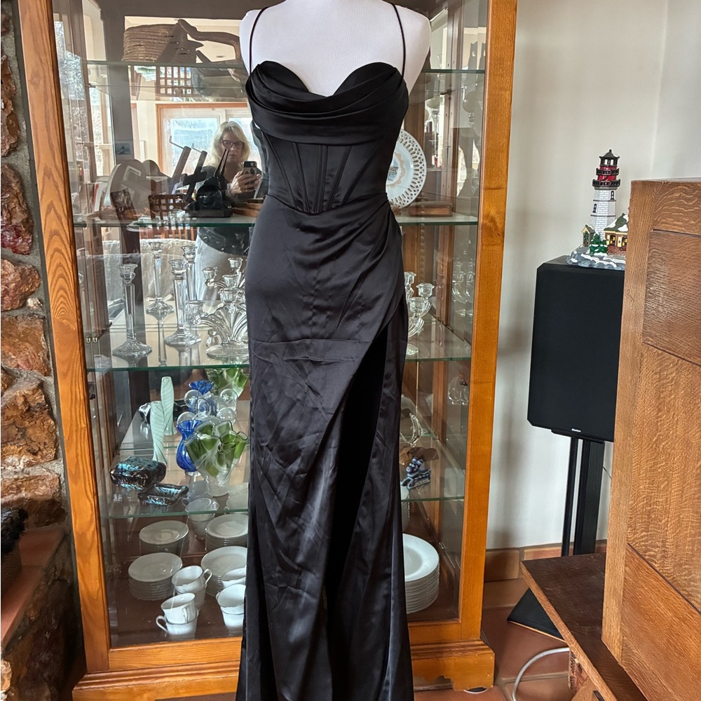 Elegant Black Satin Evening Gown with Sweetheart Neckline size 4